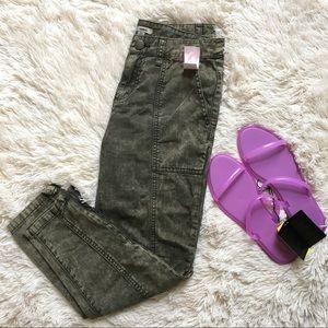 U R B A N O U T F I T T E R S NWT Crop Ankle Pant
